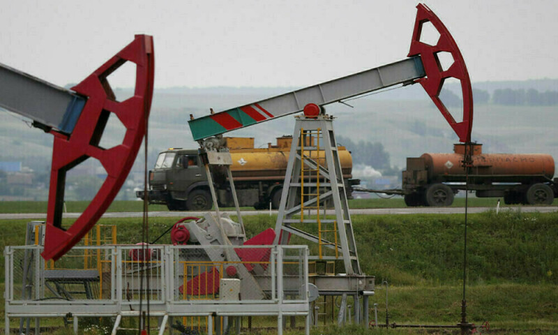 Oil prices up on OPEC demand estimate, Mideast tensions and US output