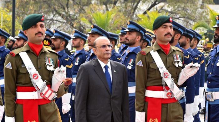 Armed forces present guard of honour to President Asif Ali Zardari