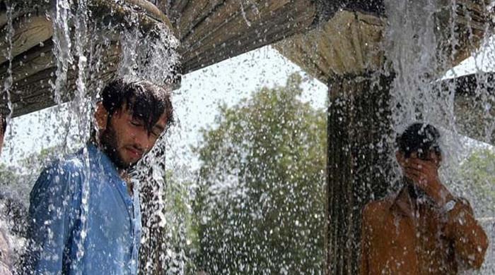 Karachiites to endure merciless heat up to 40Â°C this week
