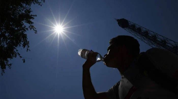 Mercury likely to surpass 40Â°C mark in Karachi from tomorrow