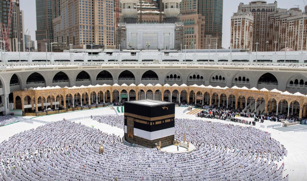 Pakistan rolls out 300 luxury buses in Makkah to enhance pilgrim transport during Hajj