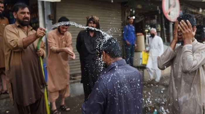 As heatwave grips Karachi, experts advise staying indoors