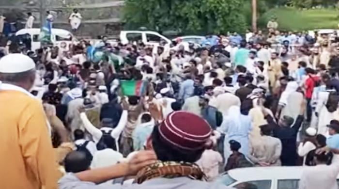 Several JI, PTI workers arrested during countrywide protests