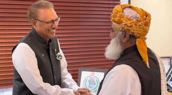 Alvi meets Fazl as PTI’s bid to block much-disputed constitutional amendment continues