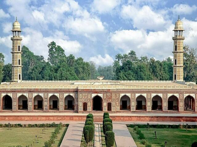 WCLA launches guided tour of Lahore Fort