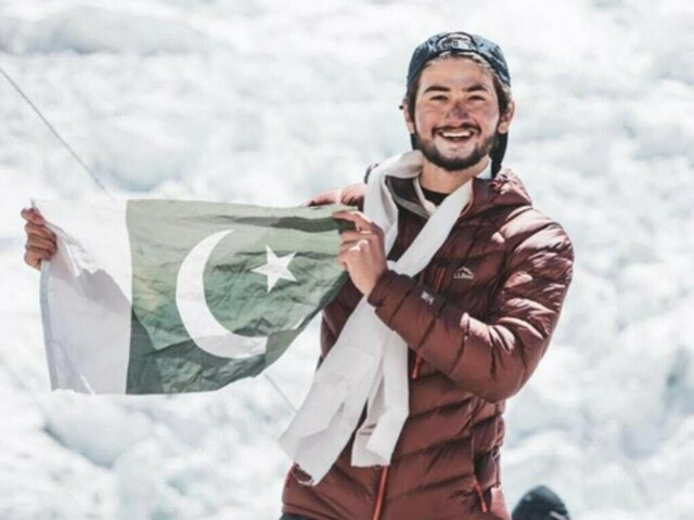 Mountaineer Shehroze creates history