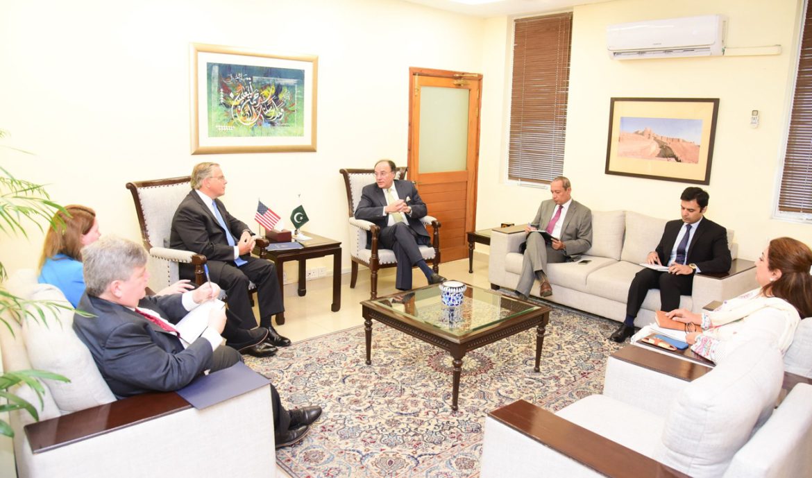 Pakistan’s finmin resolves to continue macroeconomic reforms in meeting with US envoy