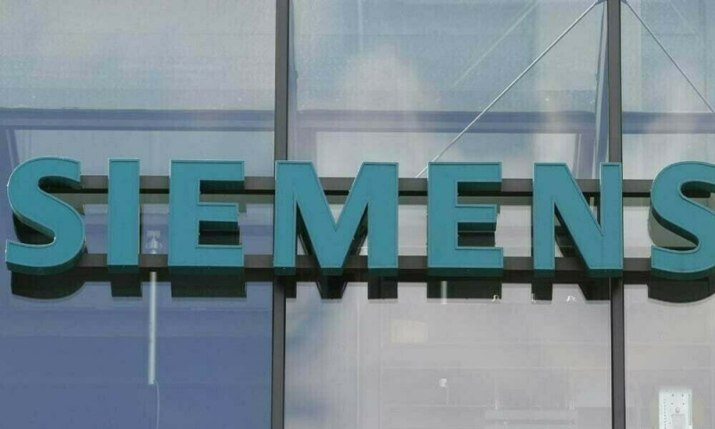 Siemens flags political risks ahead after profit falls in fourth quarter