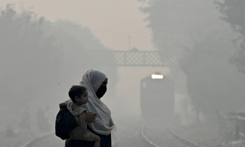 Air monitor records pollution level in Lahore 80 times above WHO limit